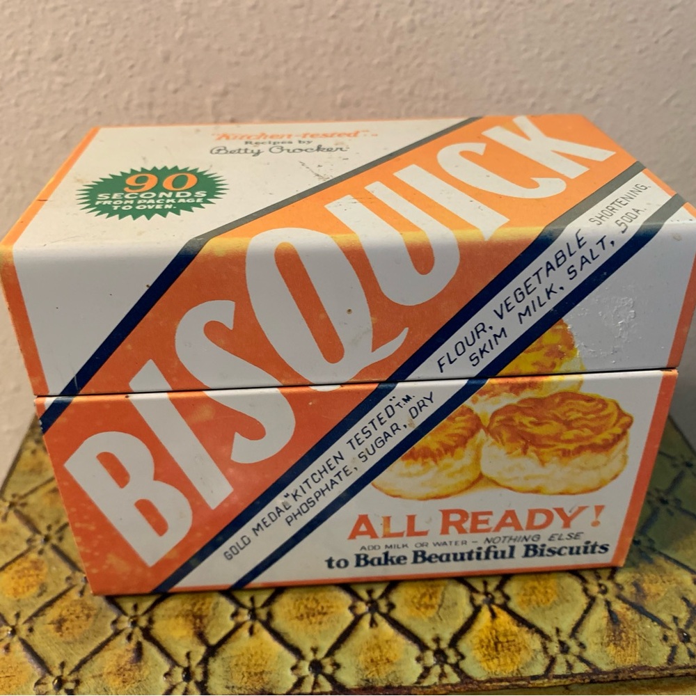 Vintage Bisquick recipe box